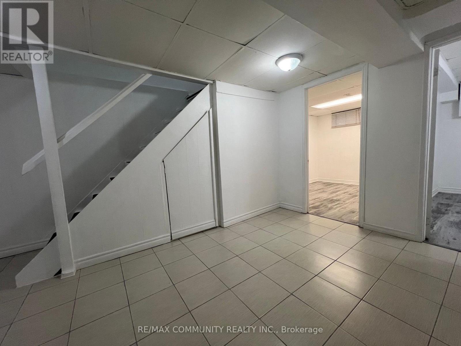 284 SPRUCEWOOD COURT - 16