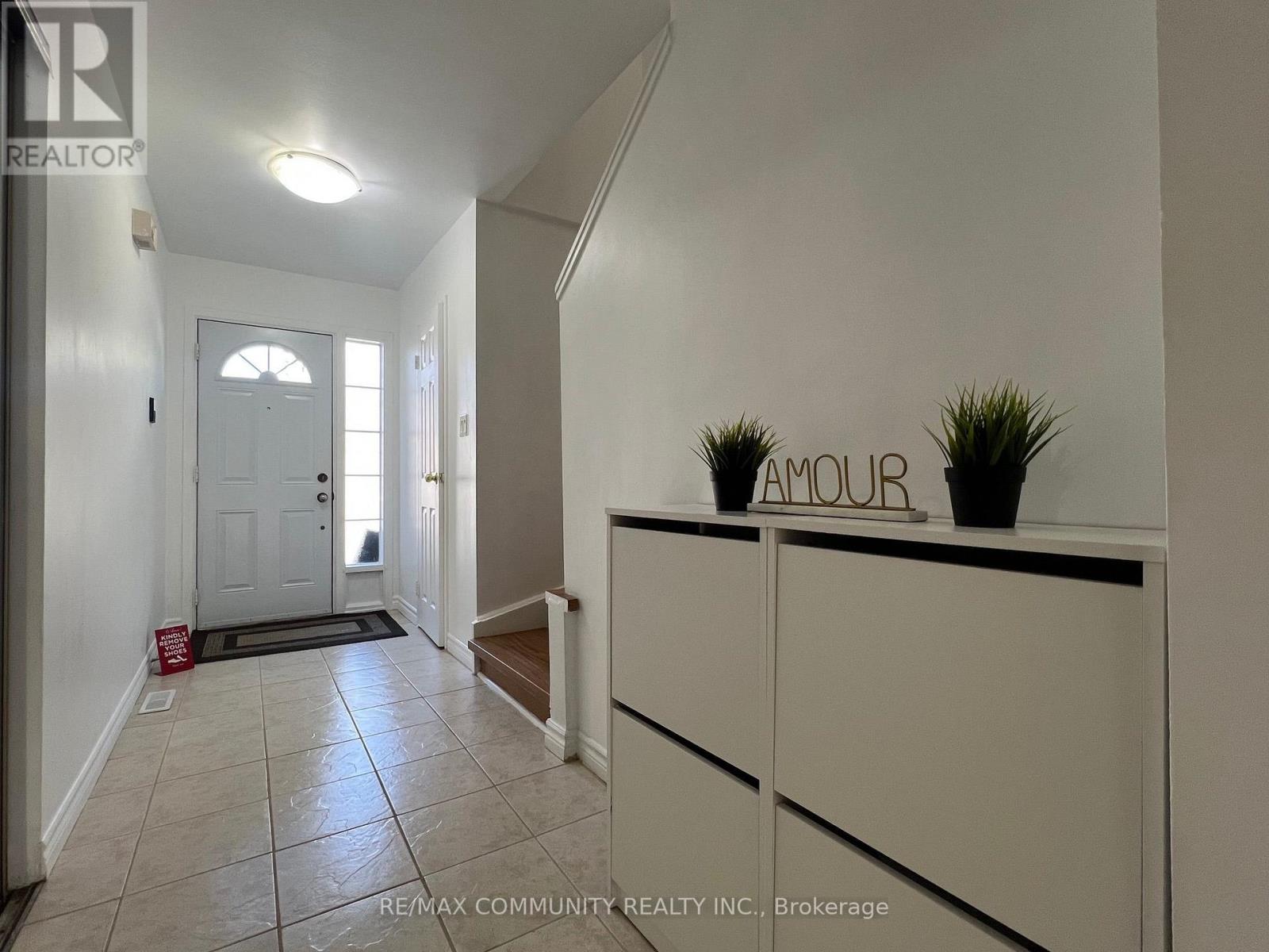 284 SPRUCEWOOD COURT - 9