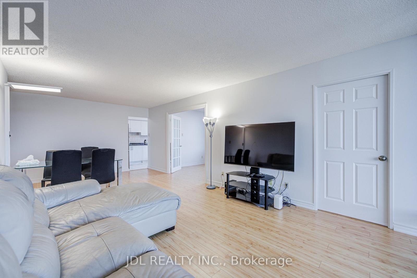 #1106 1 REIDMOUNT AVENUE - 21