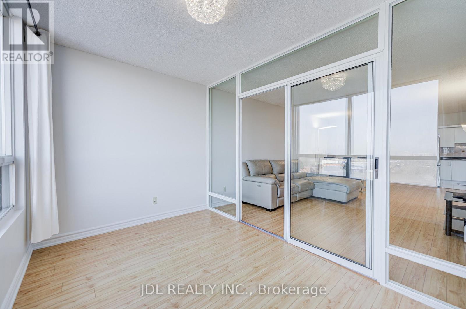 #1106 1 REIDMOUNT AVENUE - 23