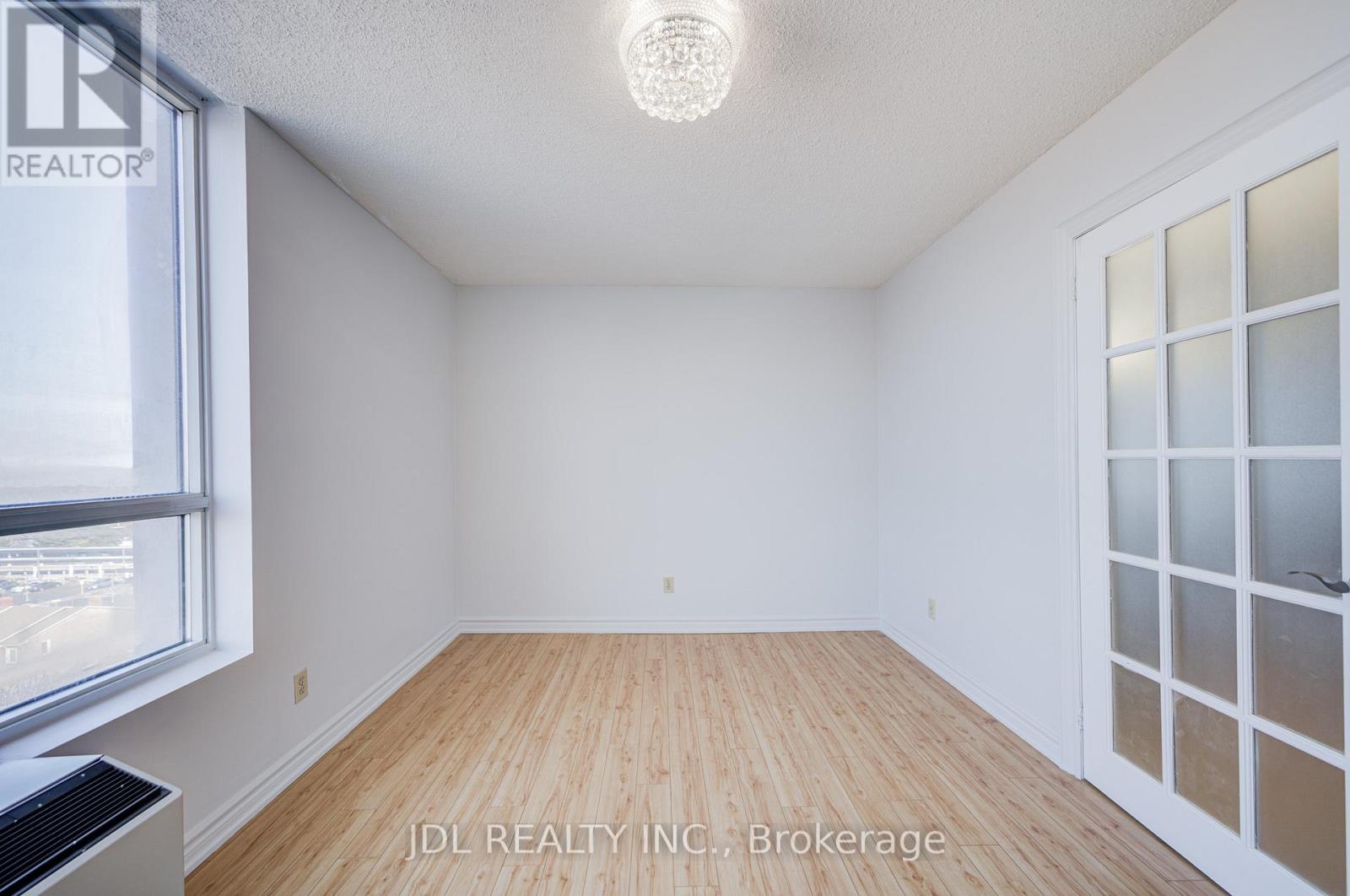 #1106 1 REIDMOUNT AVENUE - 27