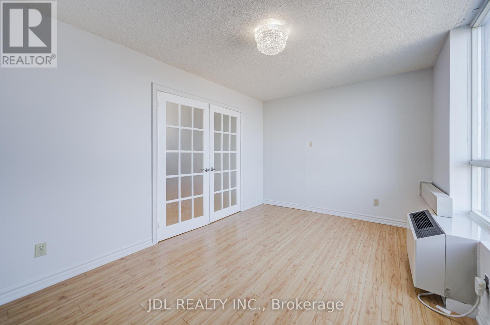 #1106 1 REIDMOUNT AVENUE - 28