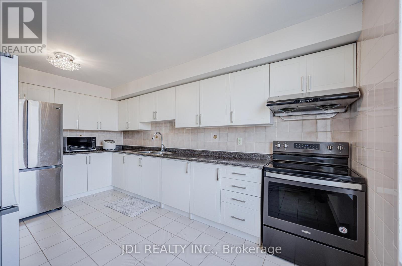 #1106 1 REIDMOUNT AVENUE - 29