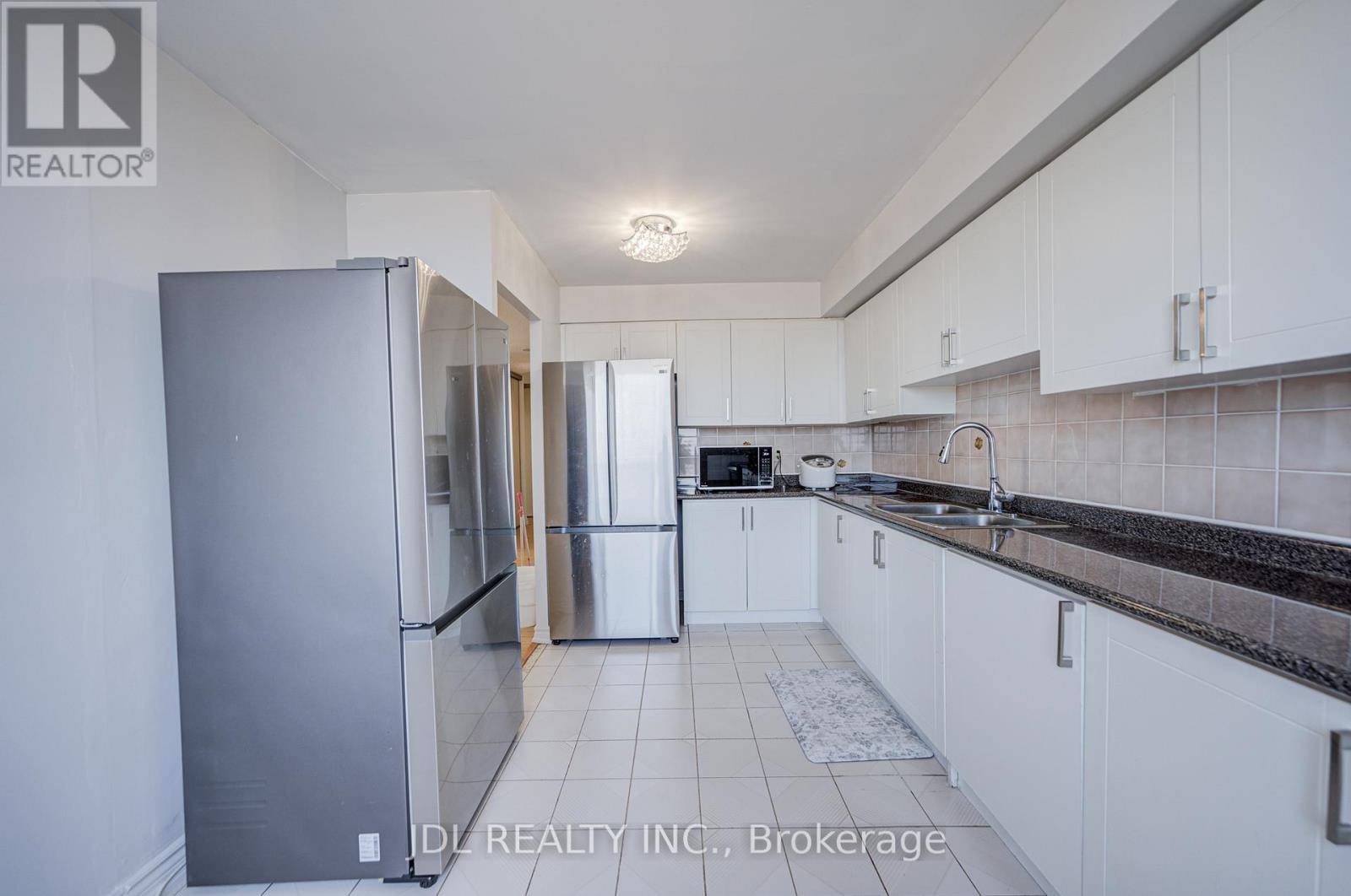 #1106 1 REIDMOUNT AVENUE - 31
