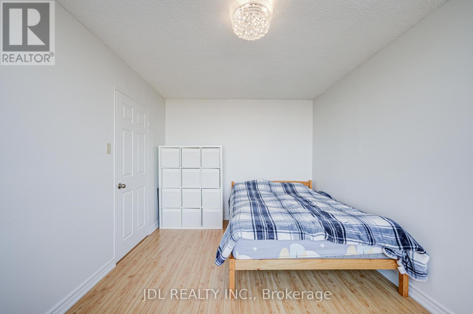 #1106 1 REIDMOUNT AVENUE - 34