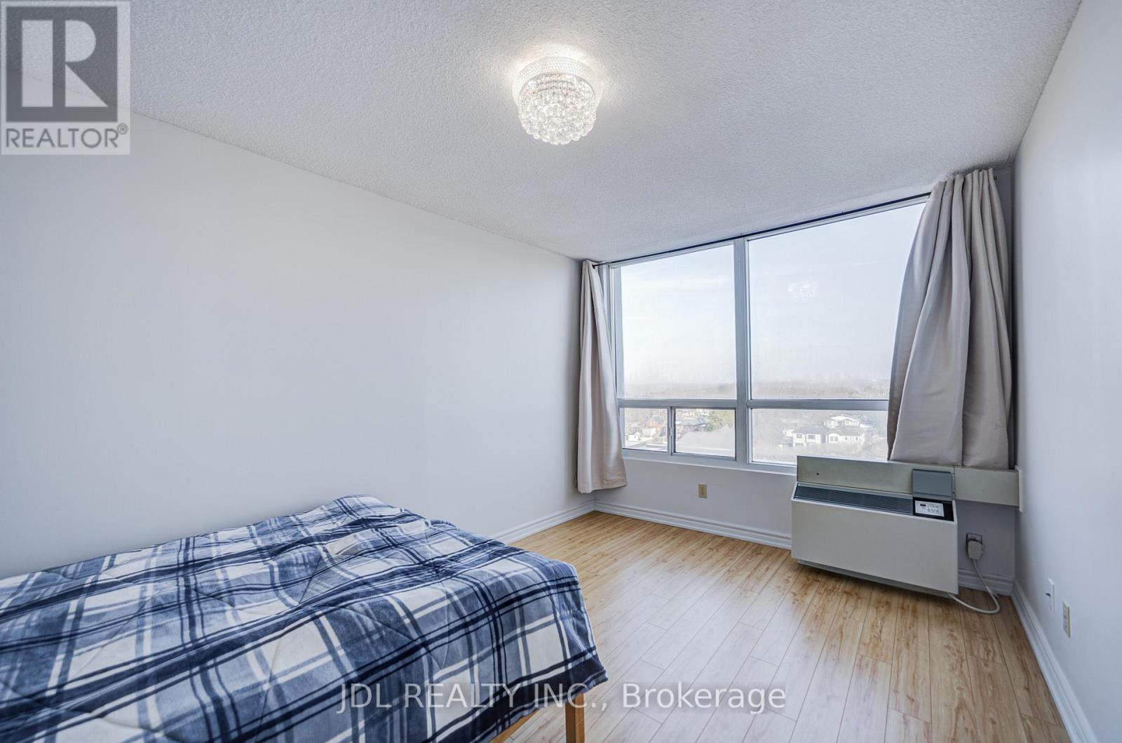 #1106 1 REIDMOUNT AVENUE - 35
