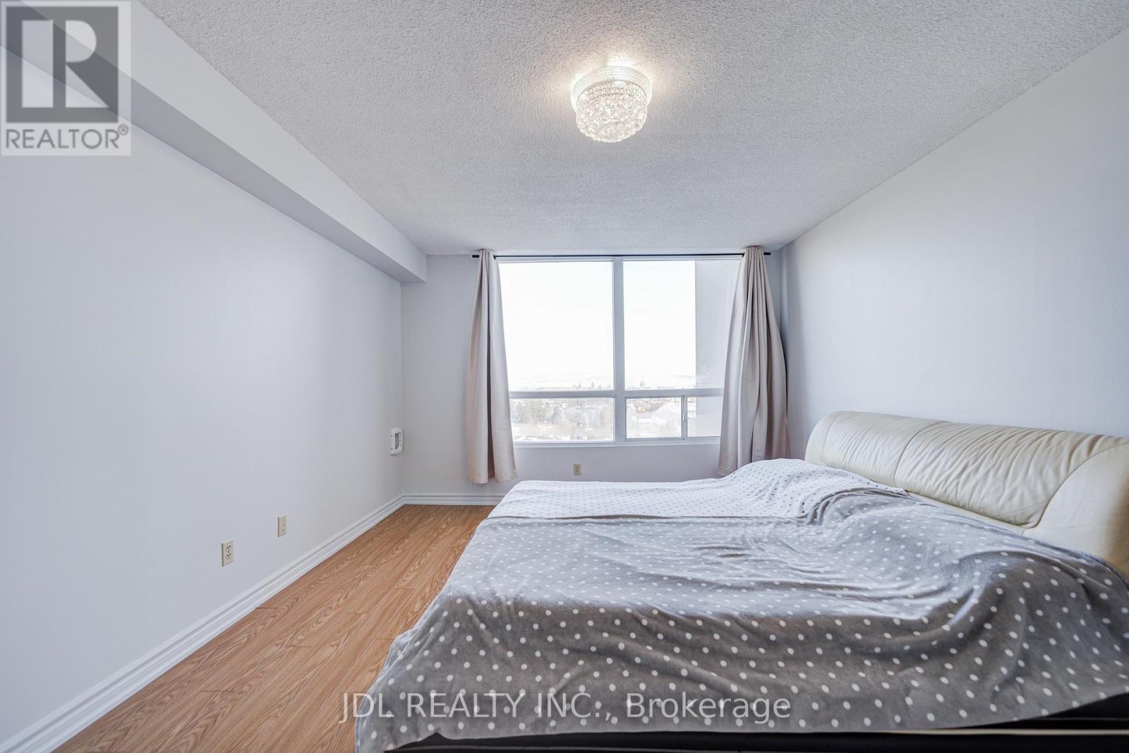 #1106 1 REIDMOUNT AVENUE - 44