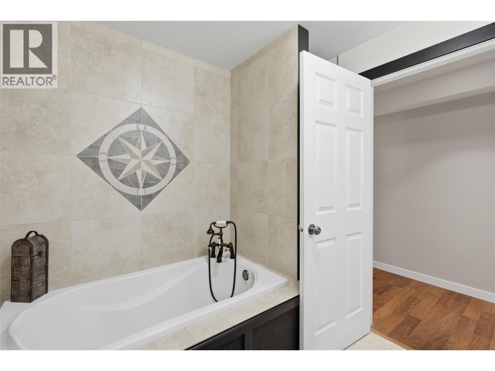 #16 1836 Greenfield Avenue - 32