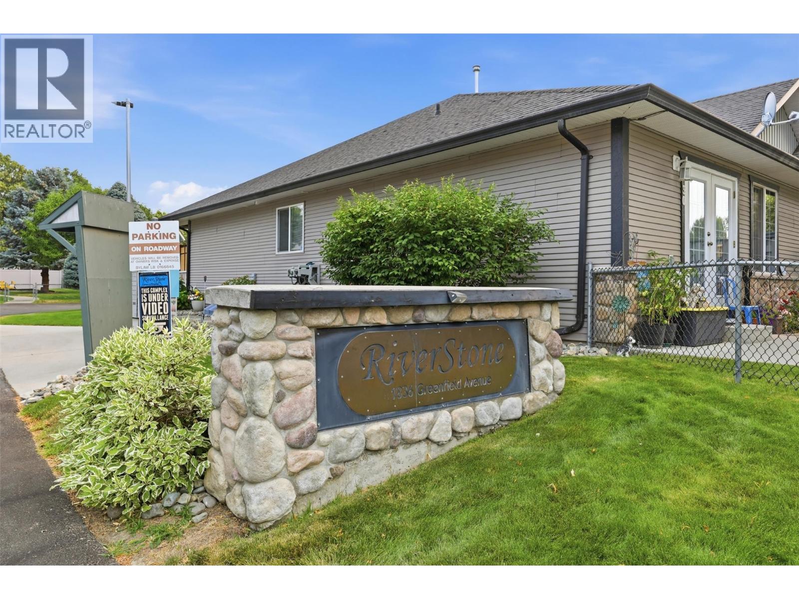 #16 1836 Greenfield Avenue - 54
