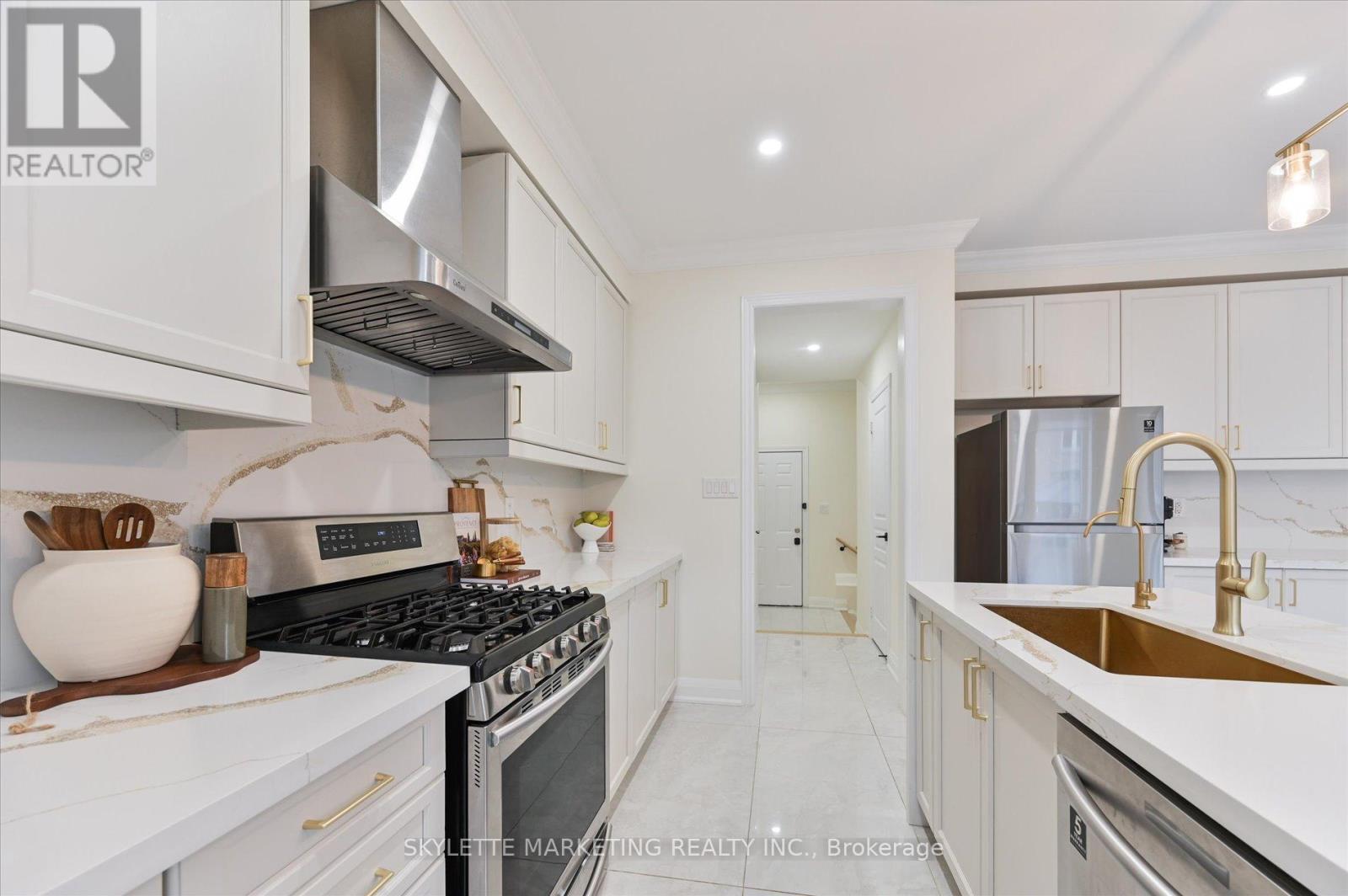 38 RUSSELL PARKER CRESCENT - Image 17