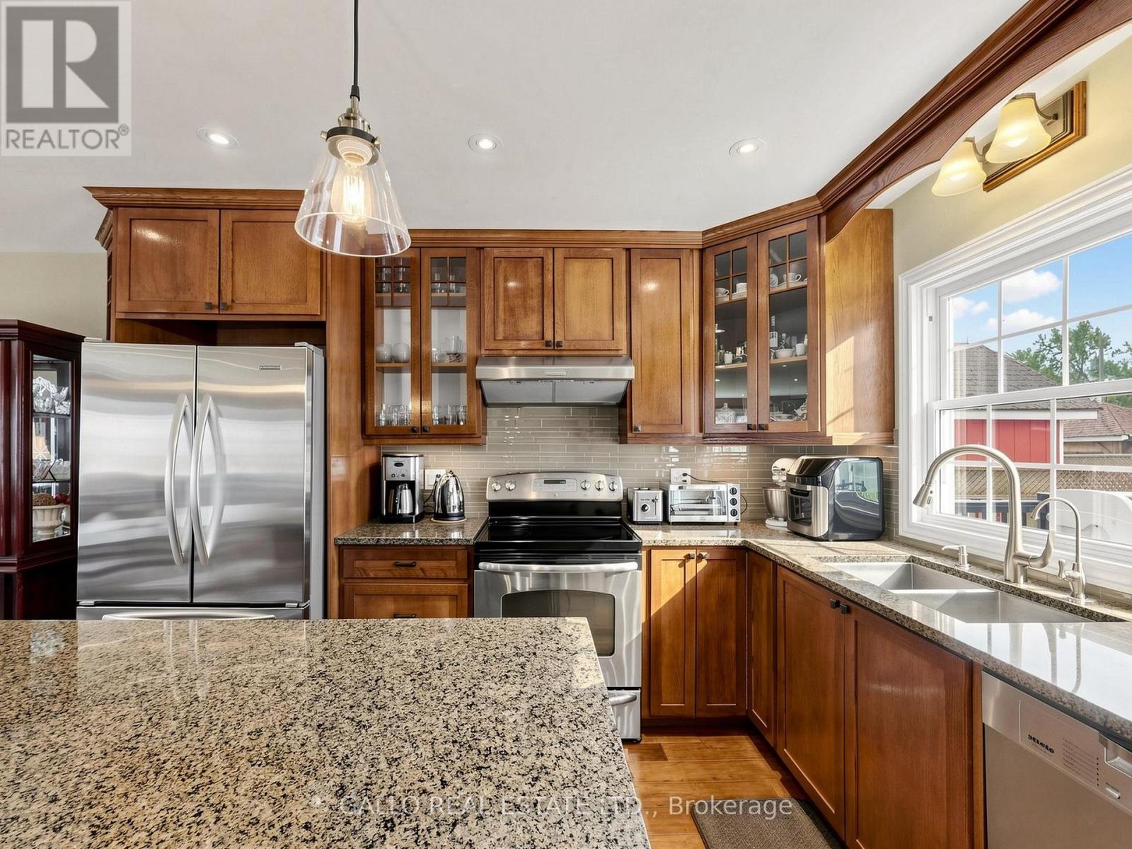 36 ELMVALE BOULEVARD - 11