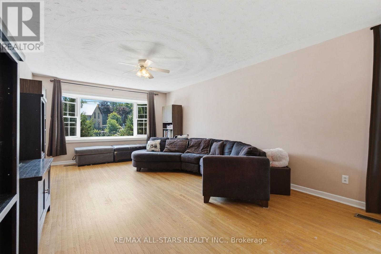 85 REACH STREET - Image 9