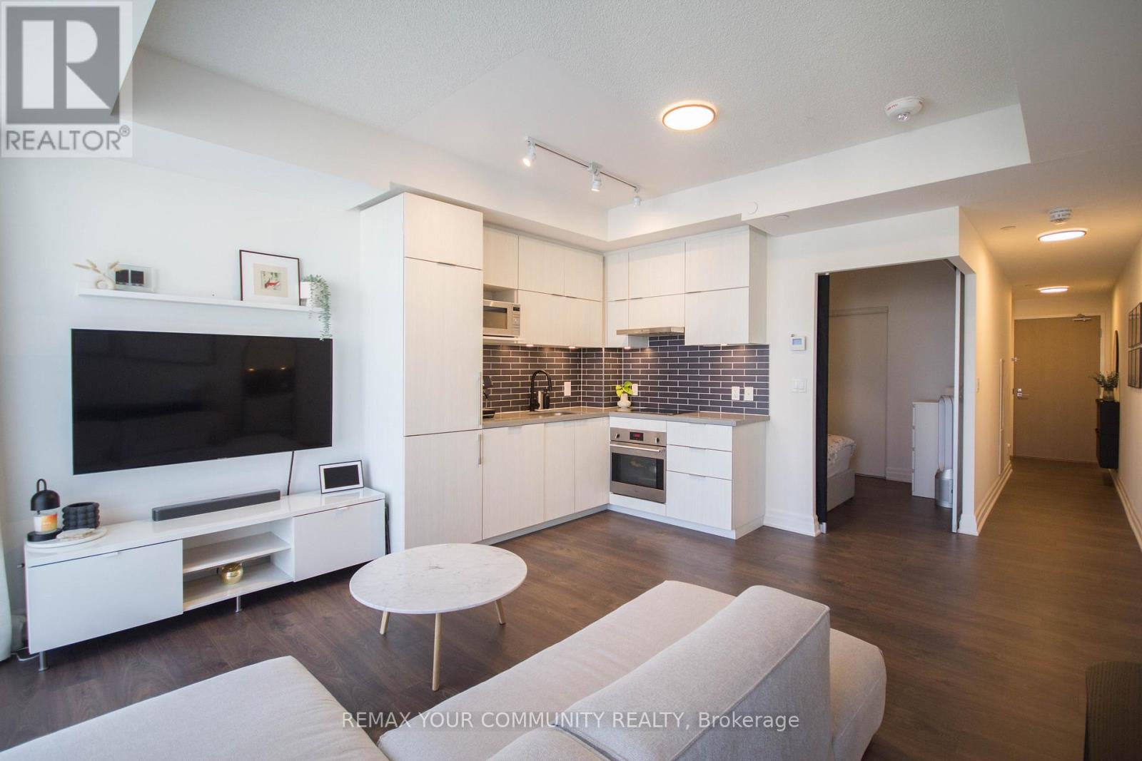 #1005 10 ROUGE VALLEY DRIVE W - 1