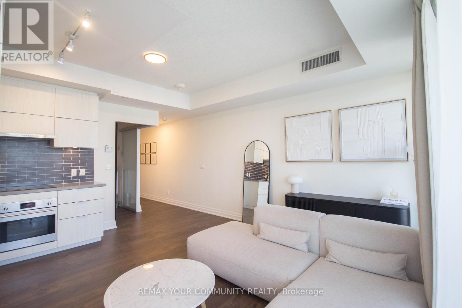 #1005 10 ROUGE VALLEY DRIVE W - 4