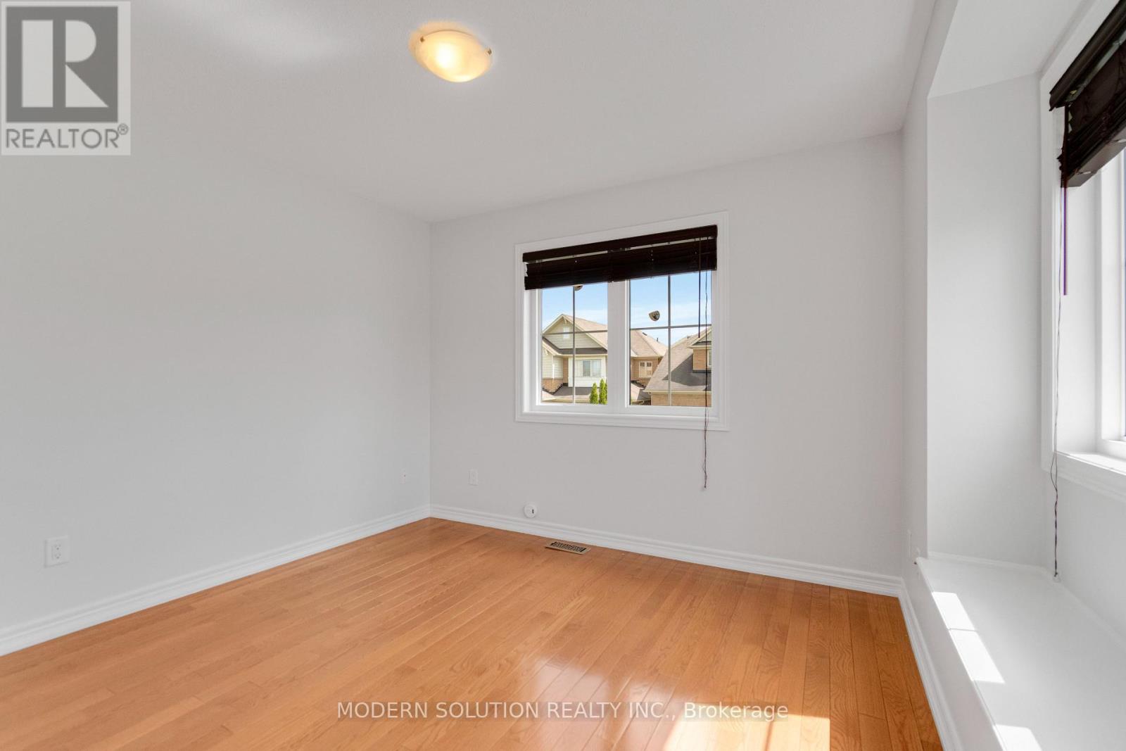 4 OVERHOLD CRESCENT - Image 38