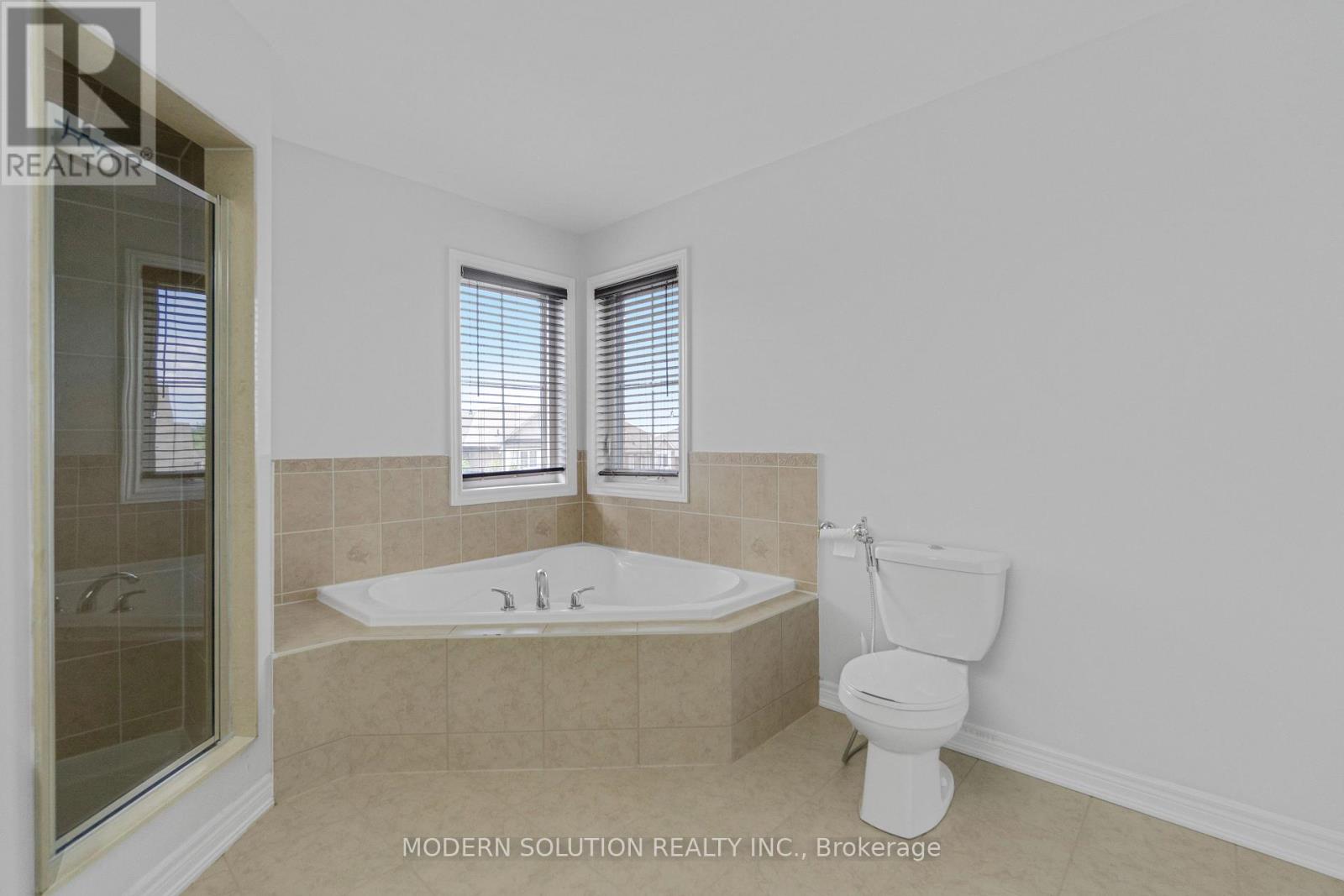 4 OVERHOLD CRESCENT - Image 30
