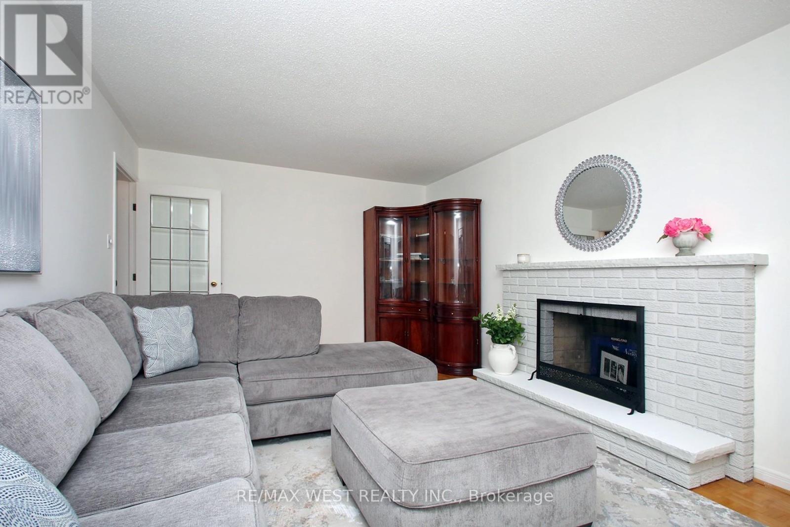 540 LOUIS DRIVE - 19