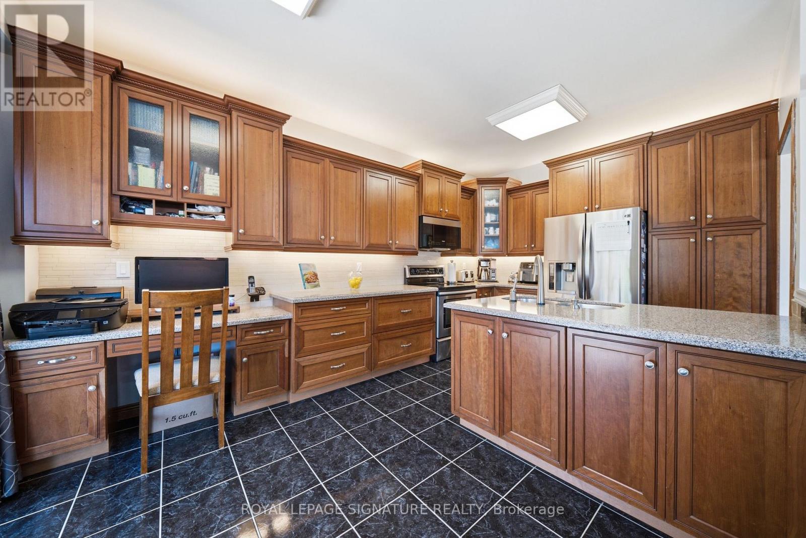 79 TWIN WILLOW CRESCENT E - 14