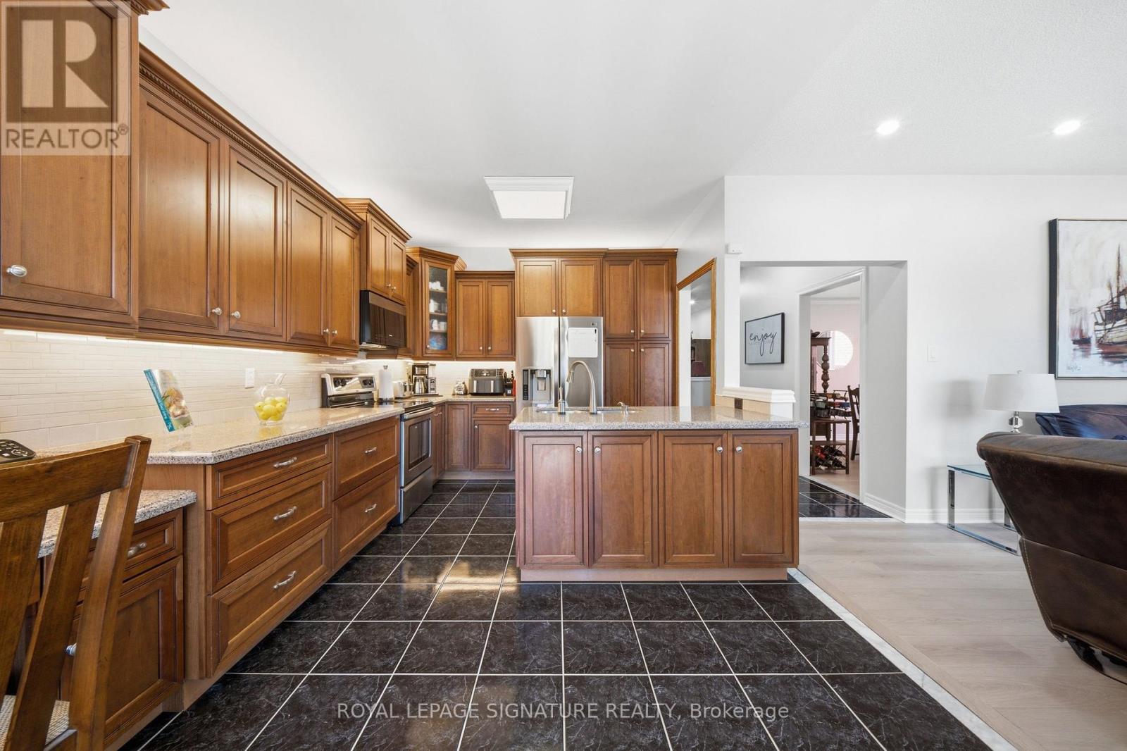 79 TWIN WILLOW CRESCENT E - 15