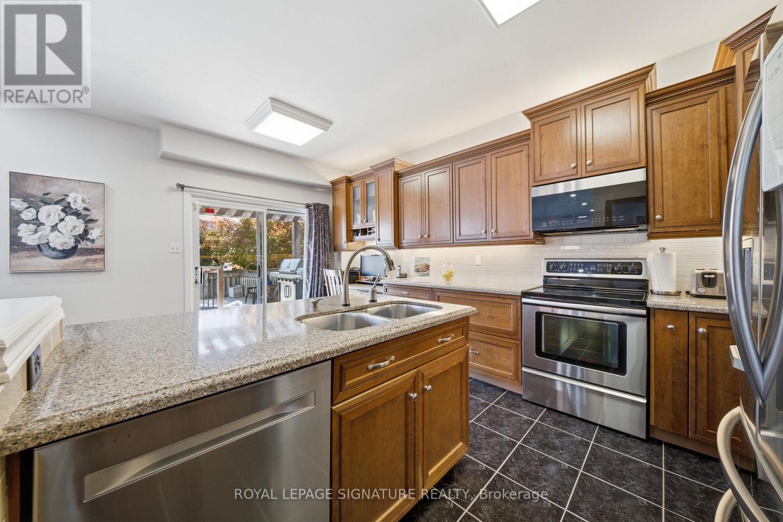 79 TWIN WILLOW CRESCENT E - 16