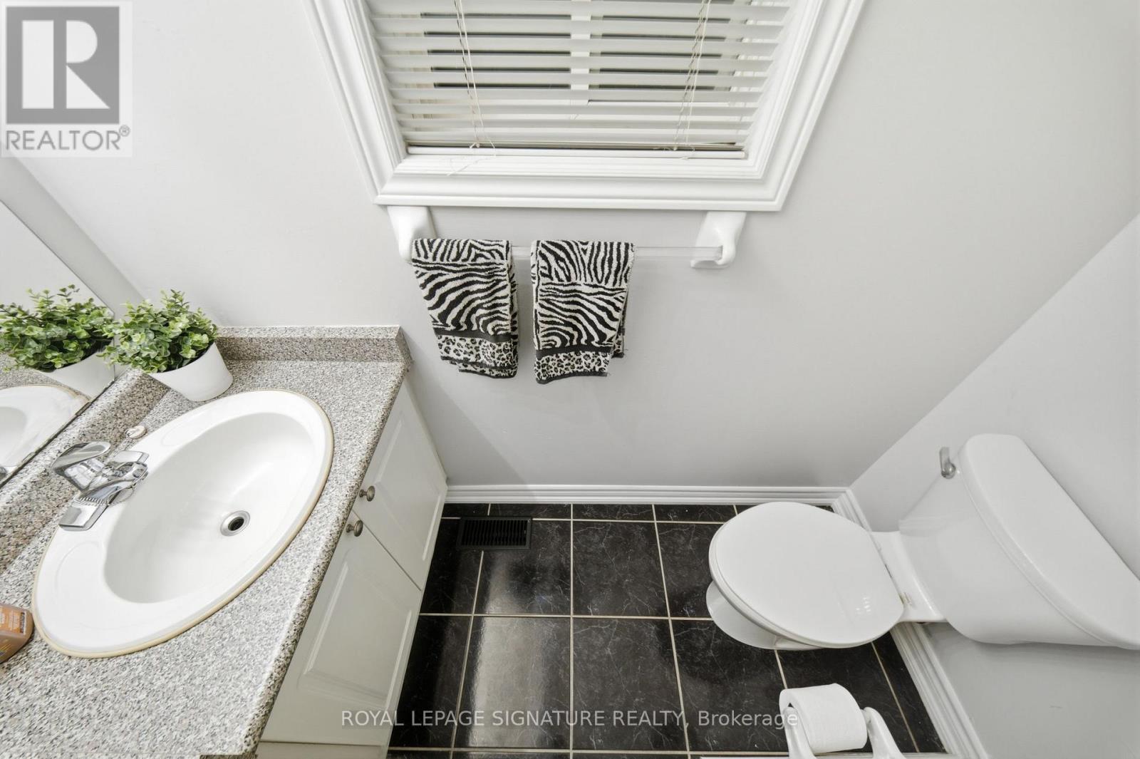 79 TWIN WILLOW CRESCENT E - 19