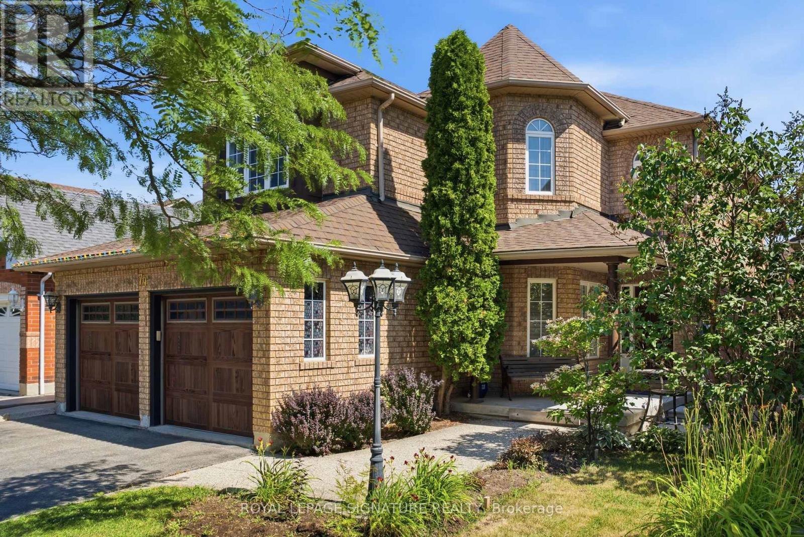 79 TWIN WILLOW CRESCENT E - 2