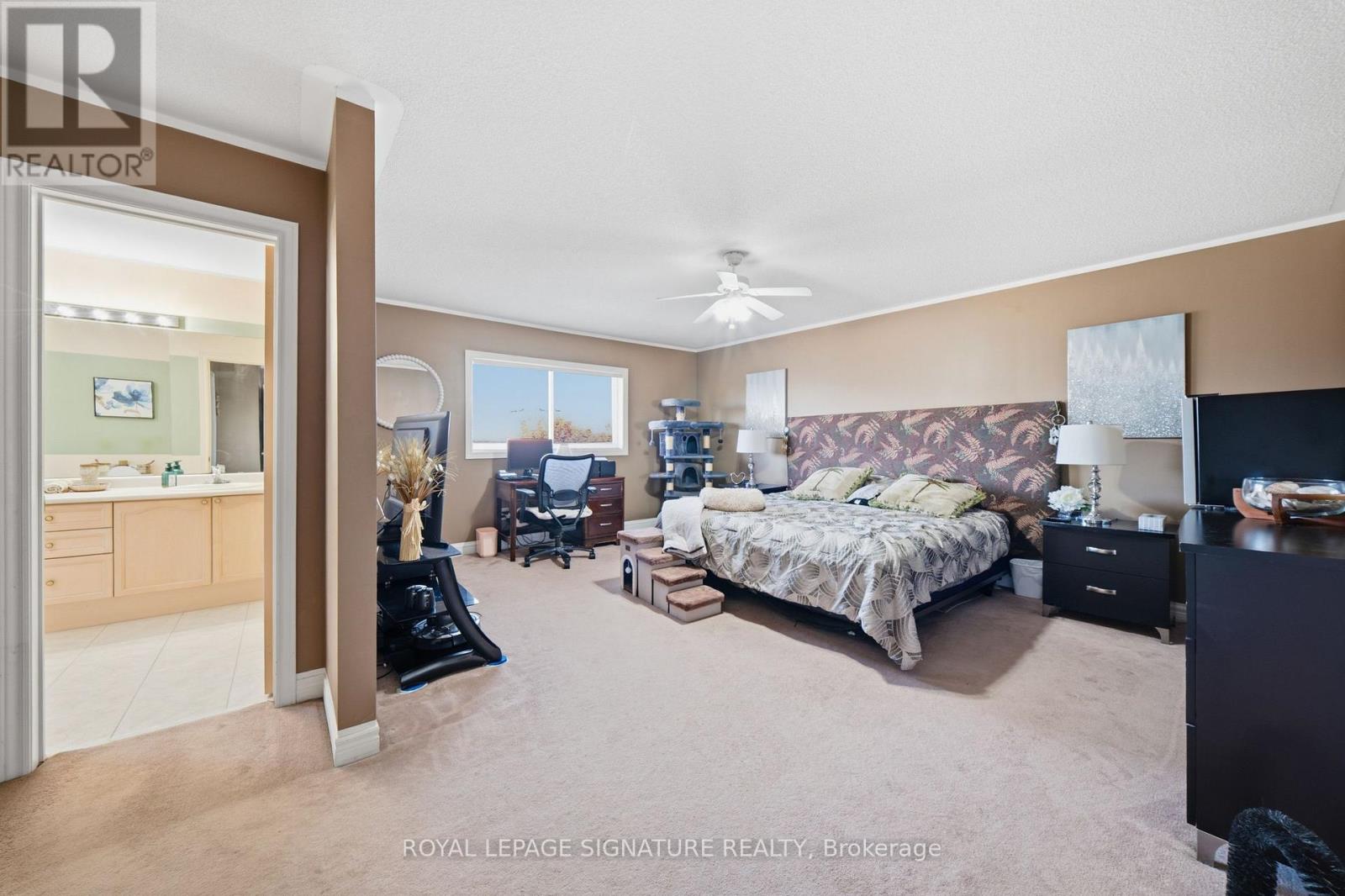 79 TWIN WILLOW CRESCENT E - 21