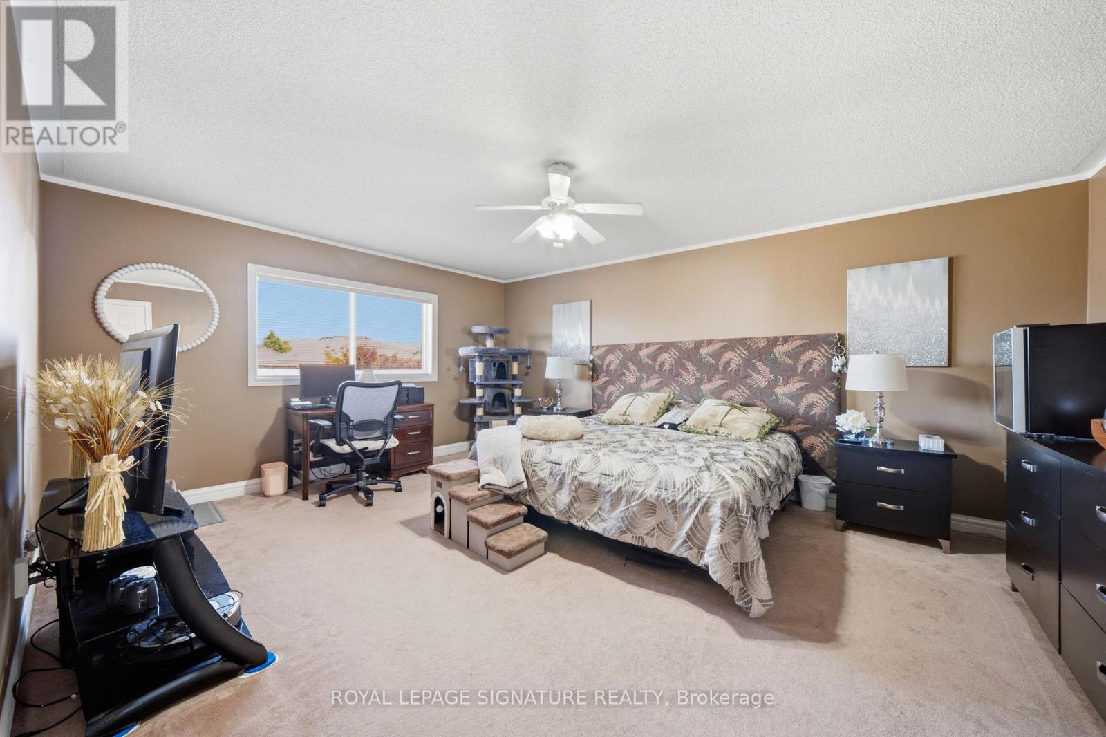 79 TWIN WILLOW CRESCENT E - 22