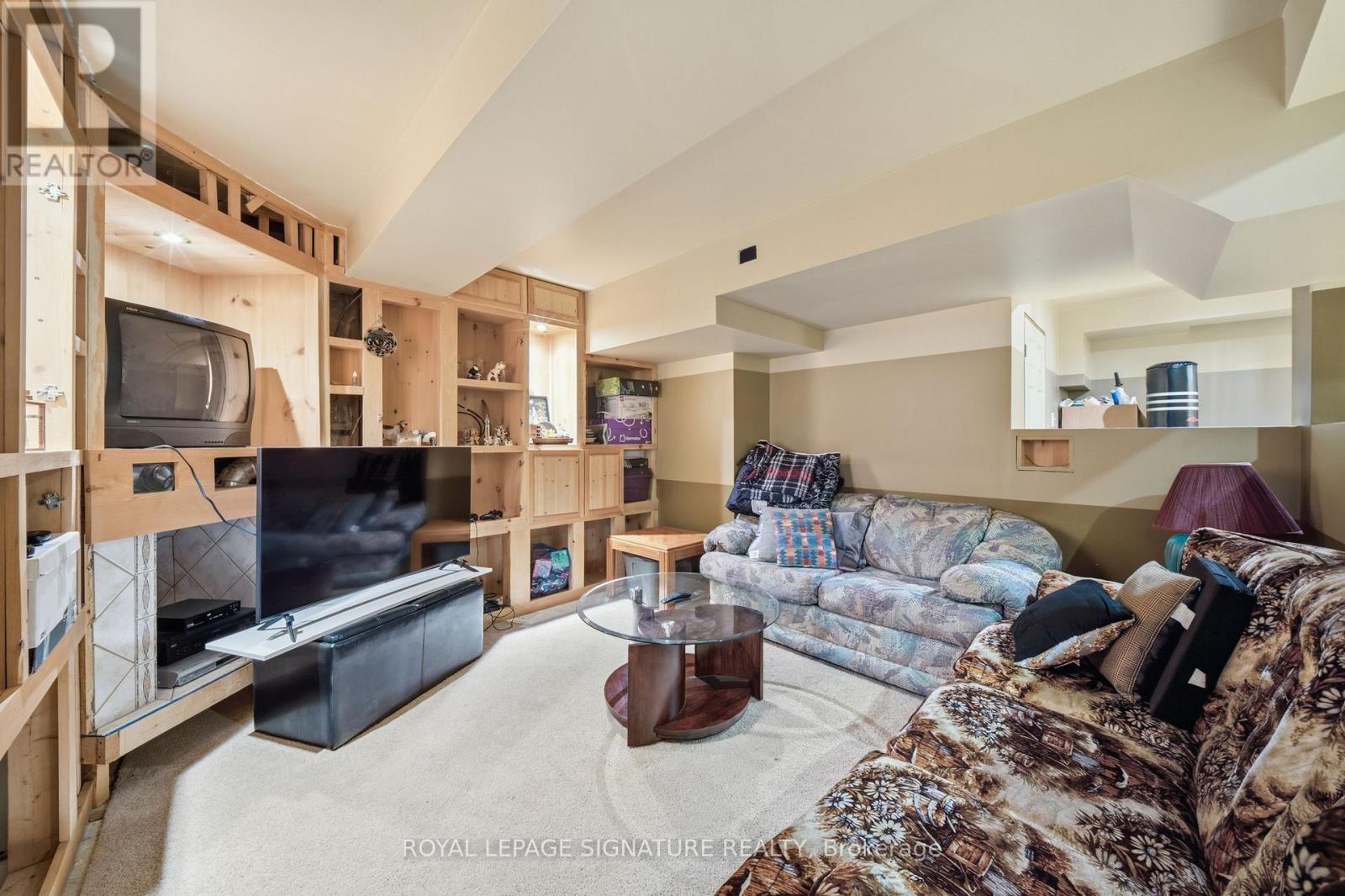 79 TWIN WILLOW CRESCENT E - 32