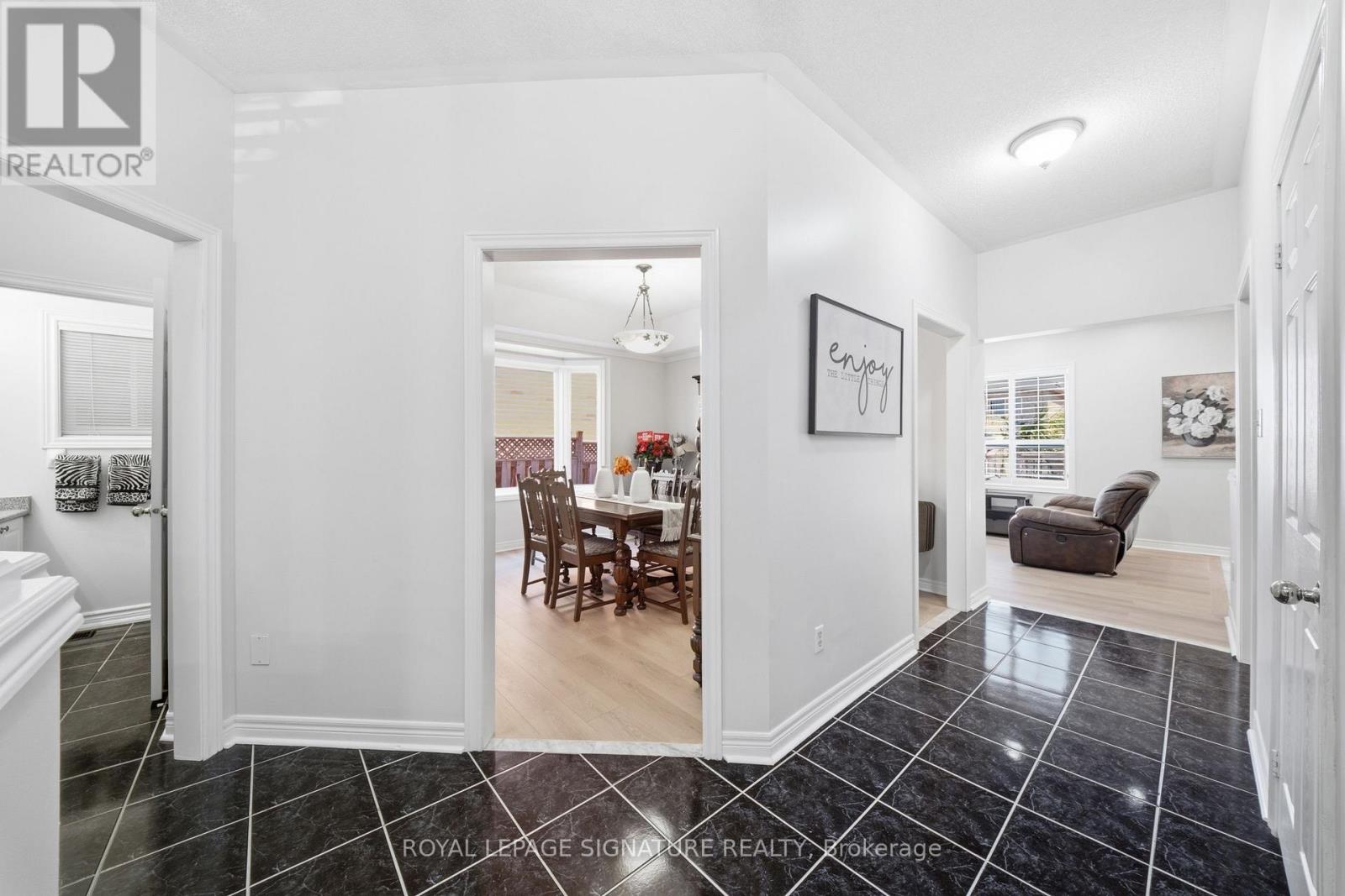 79 TWIN WILLOW CRESCENT E - 8