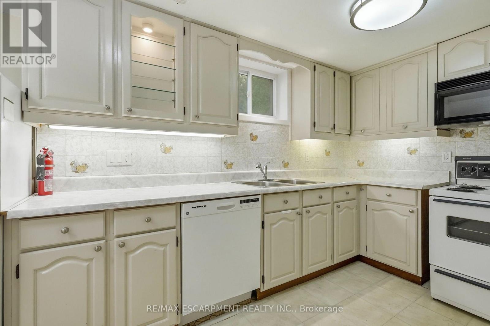 2145 SUNNYVALE DRIVE - Image 33