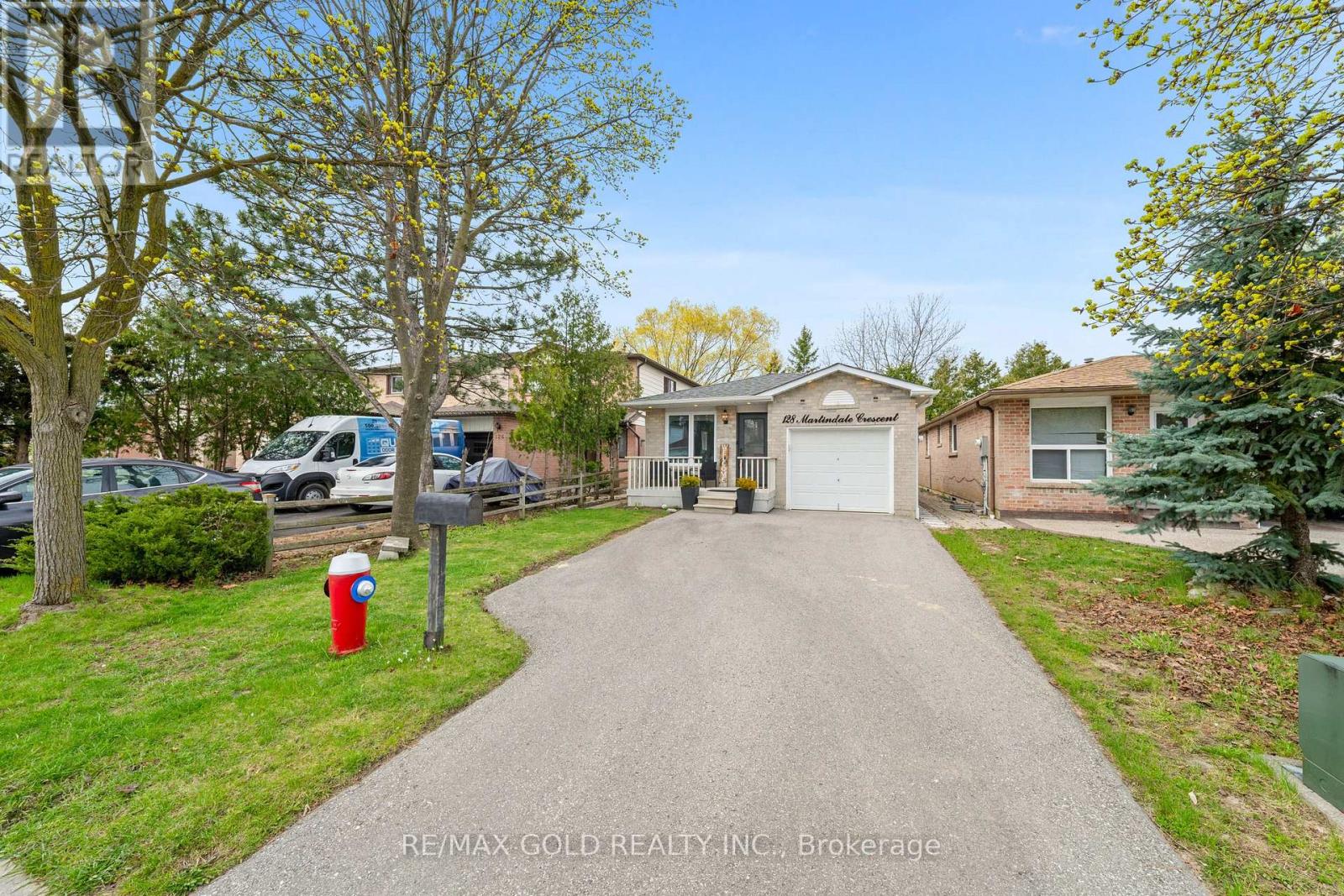 128 MARTINDALE CRESCENT - 2