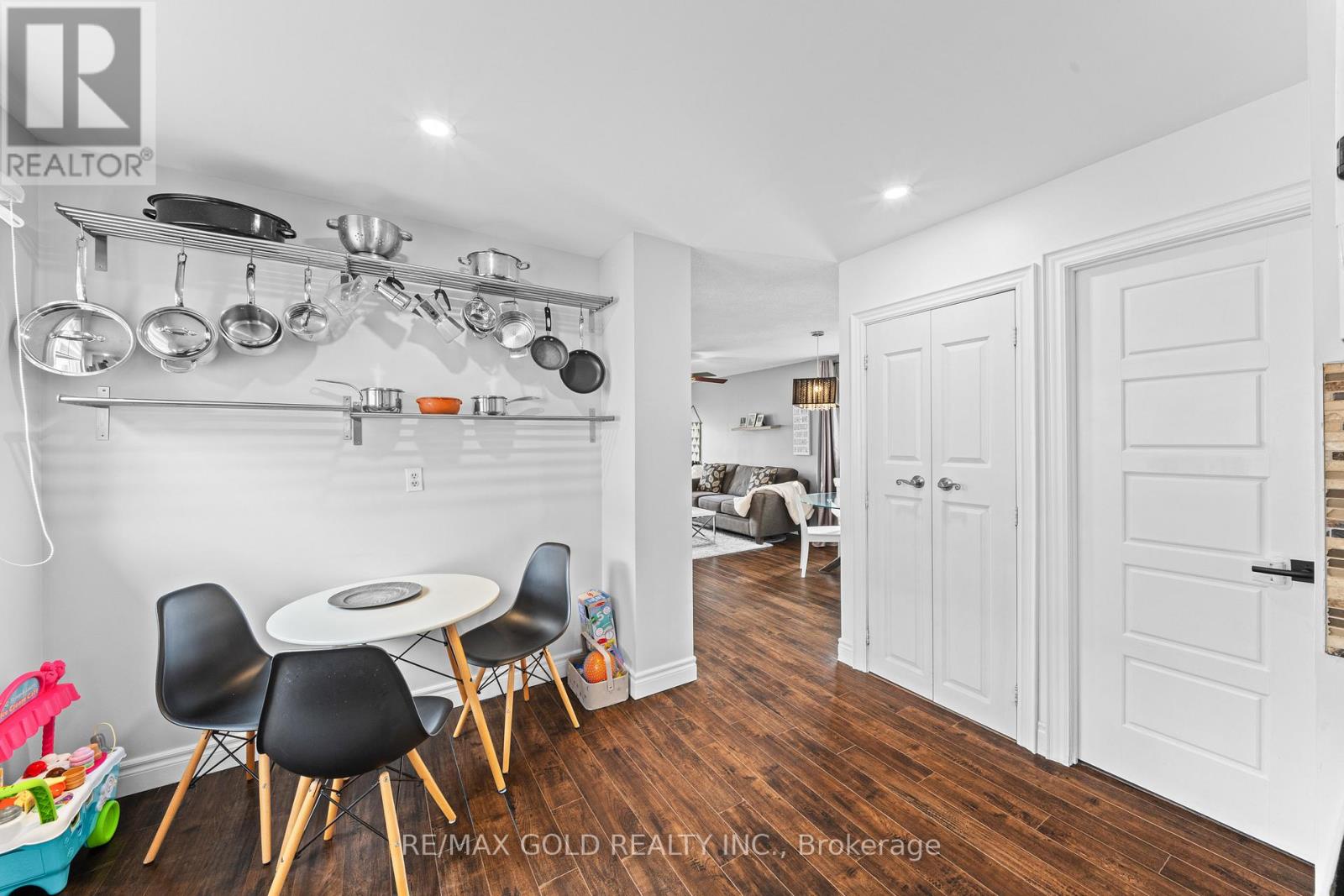 128 MARTINDALE CRESCENT - 21