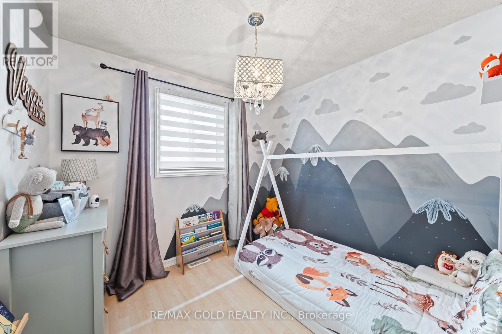 128 MARTINDALE CRESCENT - 27