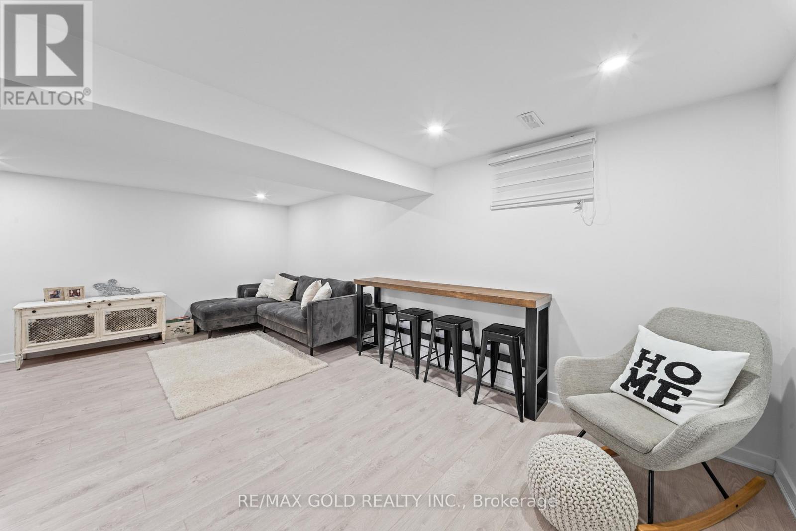 128 MARTINDALE CRESCENT - 32