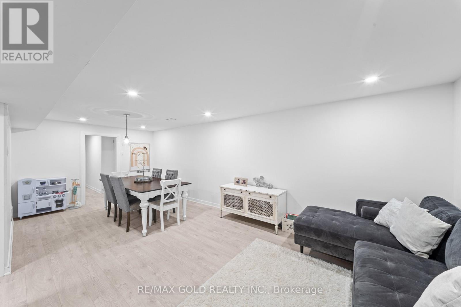 128 MARTINDALE CRESCENT - 33