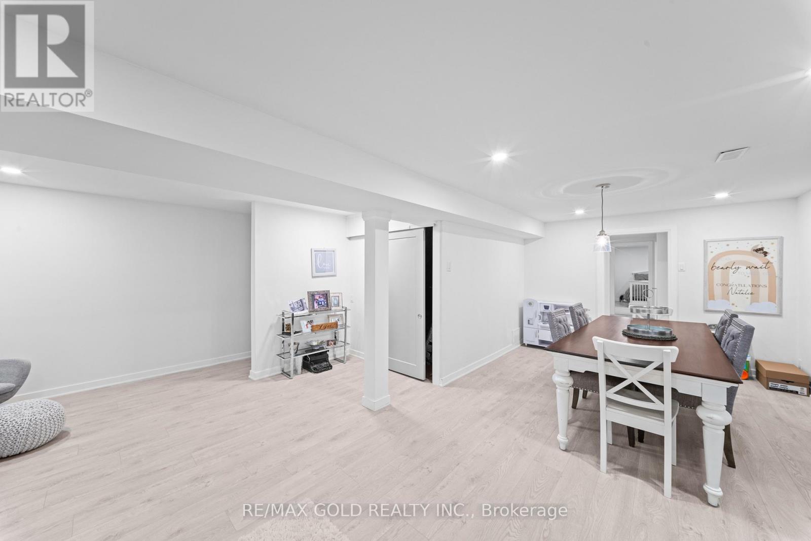 128 MARTINDALE CRESCENT - 34