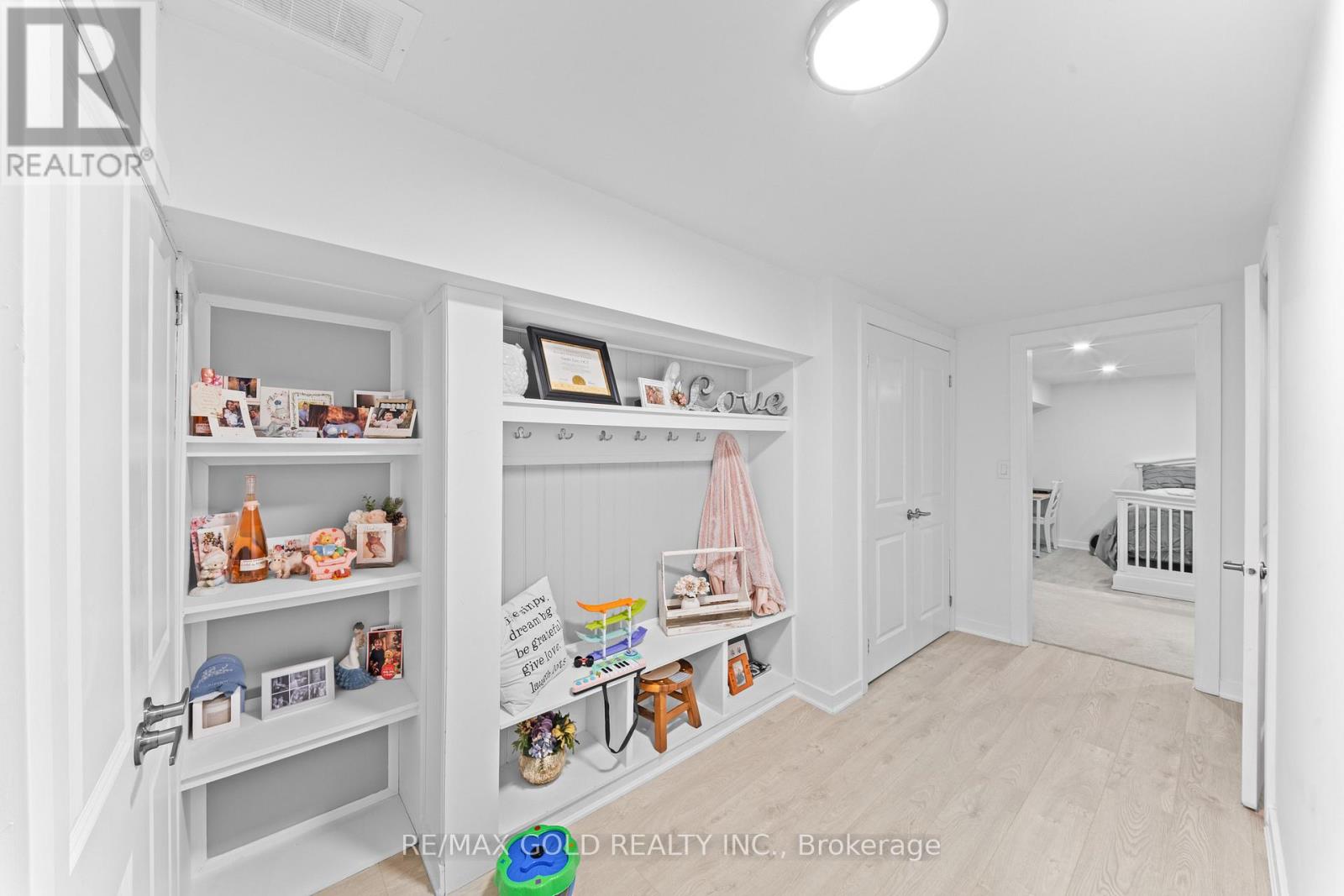 128 MARTINDALE CRESCENT - 37