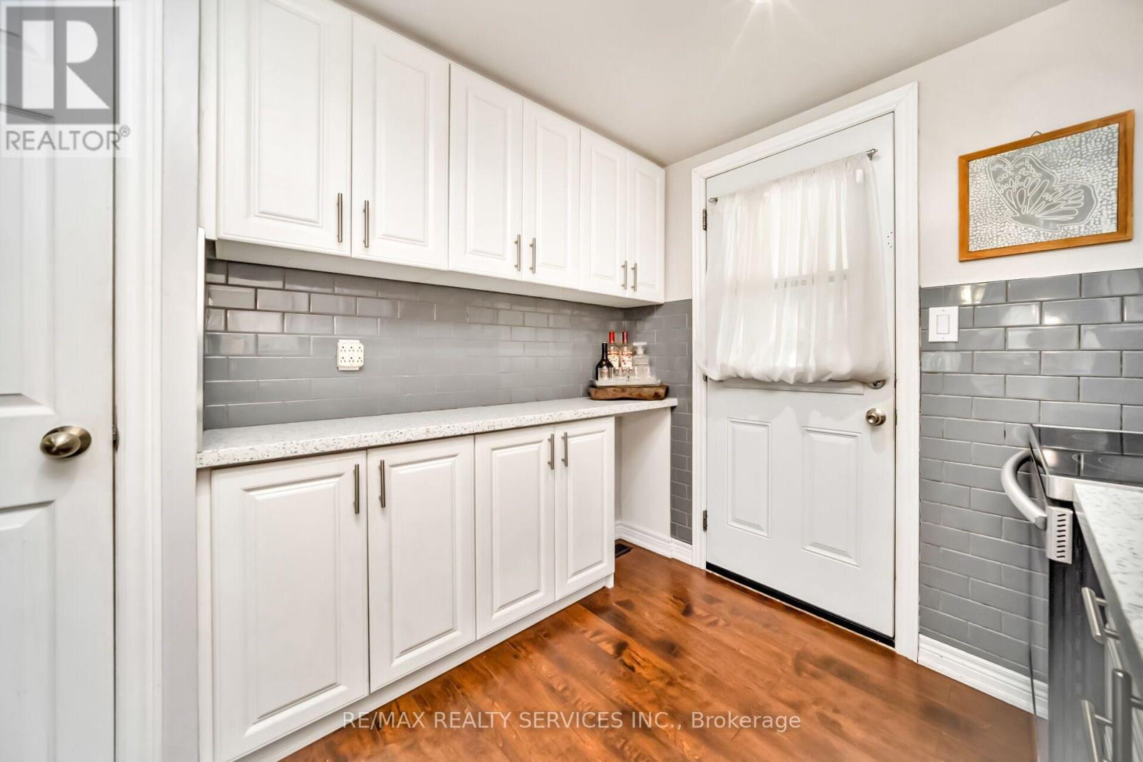 3287 MICHAUD AVENUE - 11