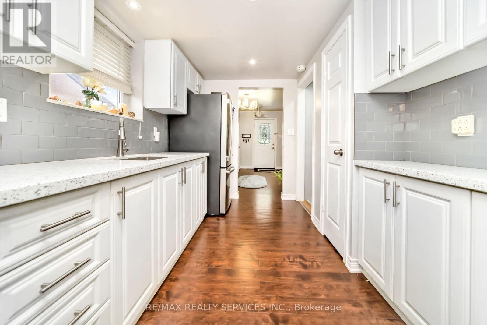 3287 MICHAUD AVENUE - 13
