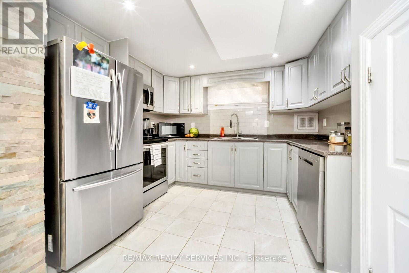 3287 MICHAUD AVENUE - 22