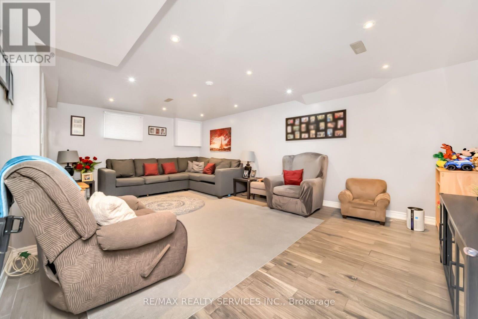3287 MICHAUD AVENUE - 24