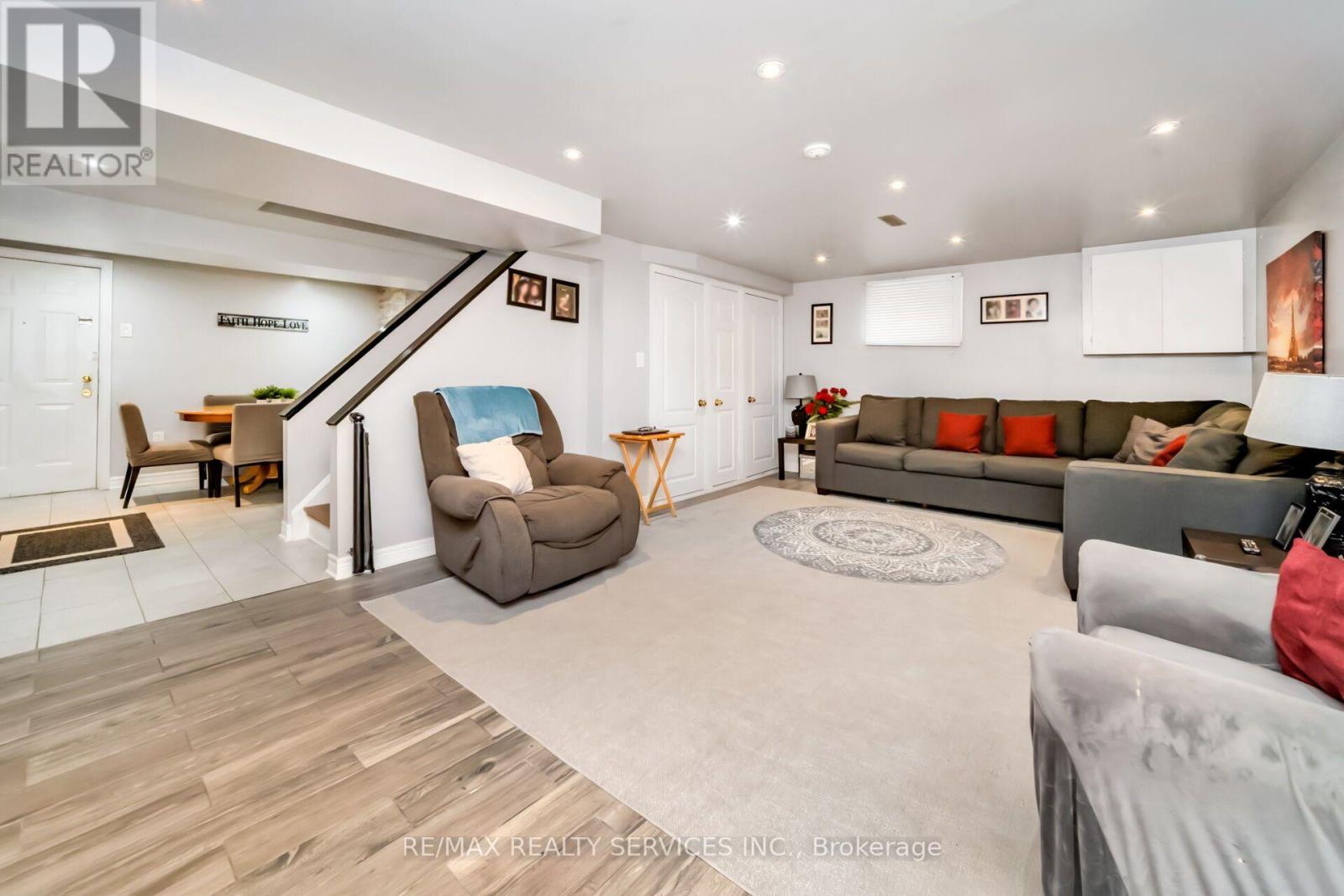 3287 MICHAUD AVENUE - 25