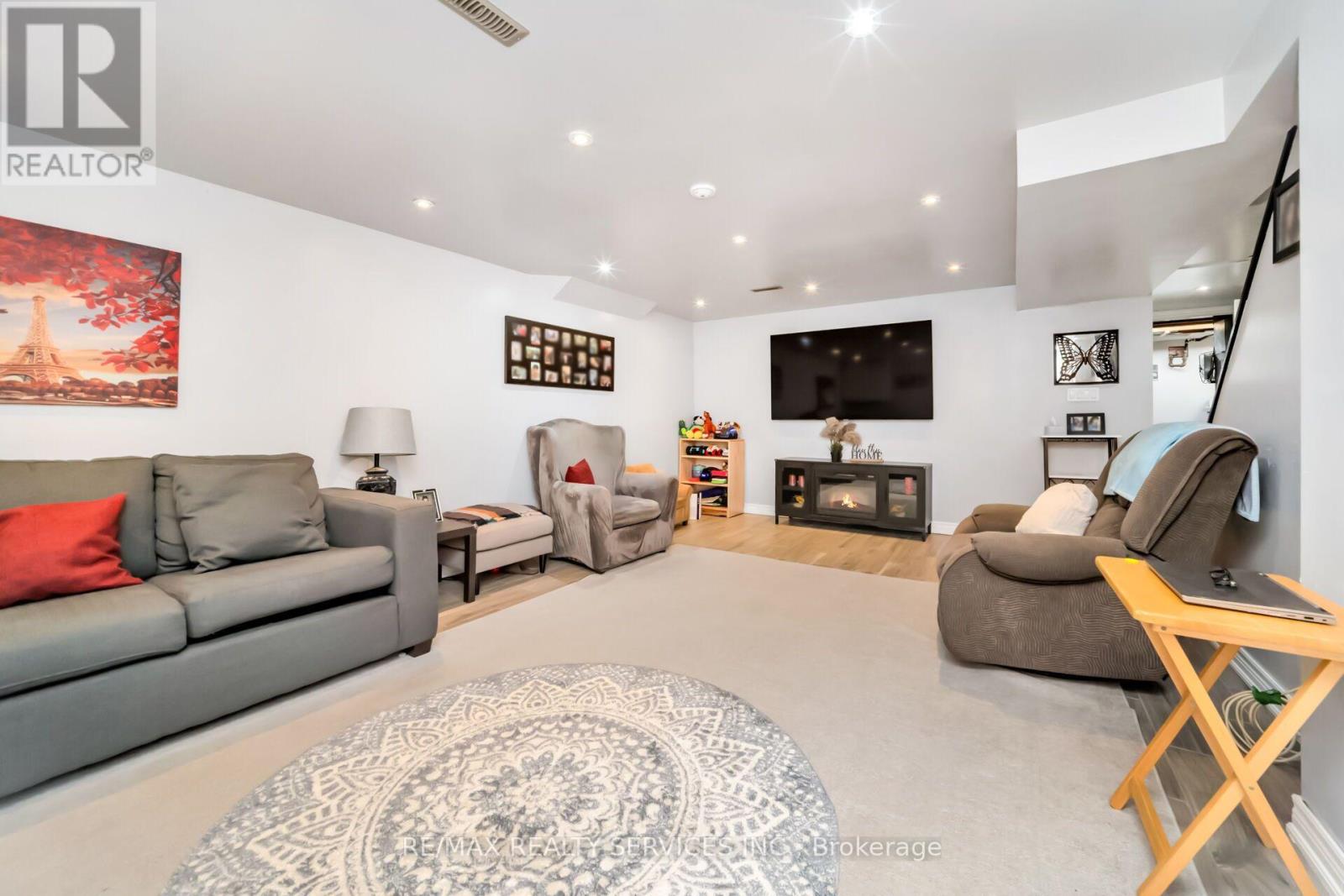 3287 MICHAUD AVENUE - 26