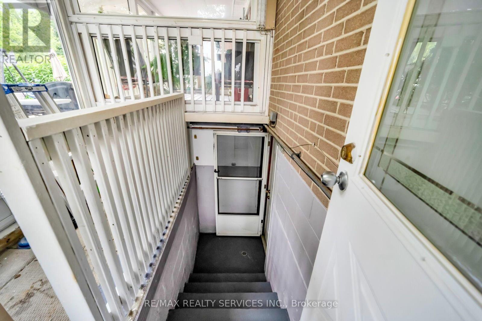 3287 MICHAUD AVENUE - 35