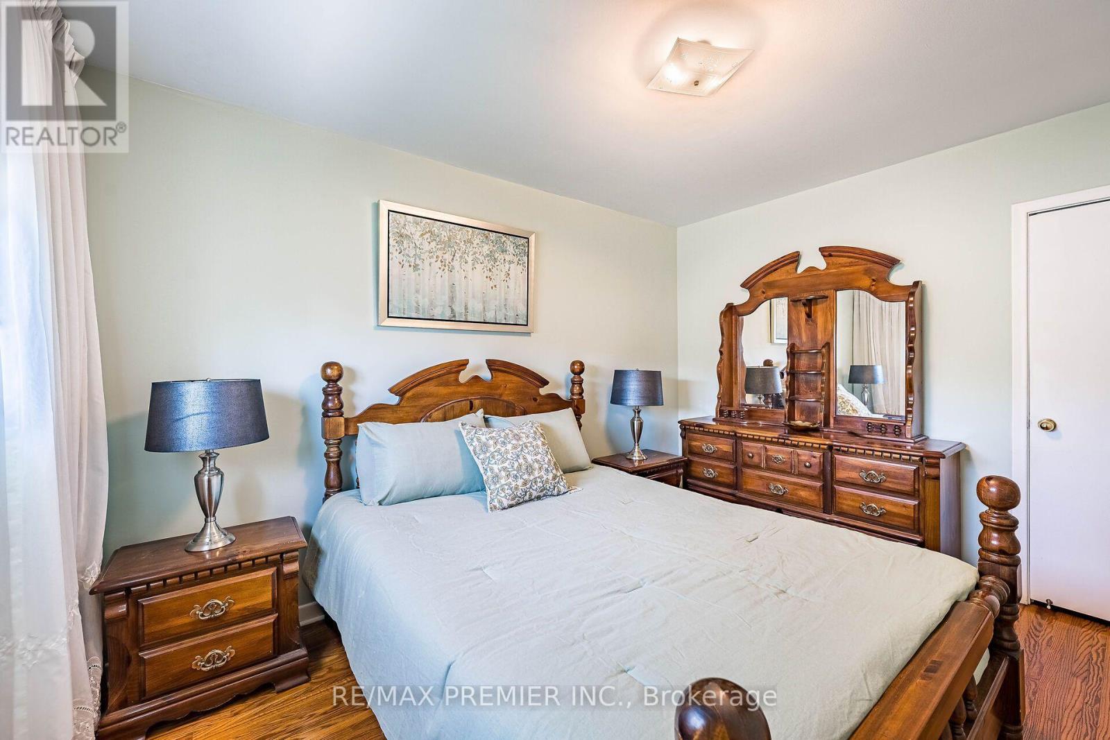 5 VALOIS COURT - 10