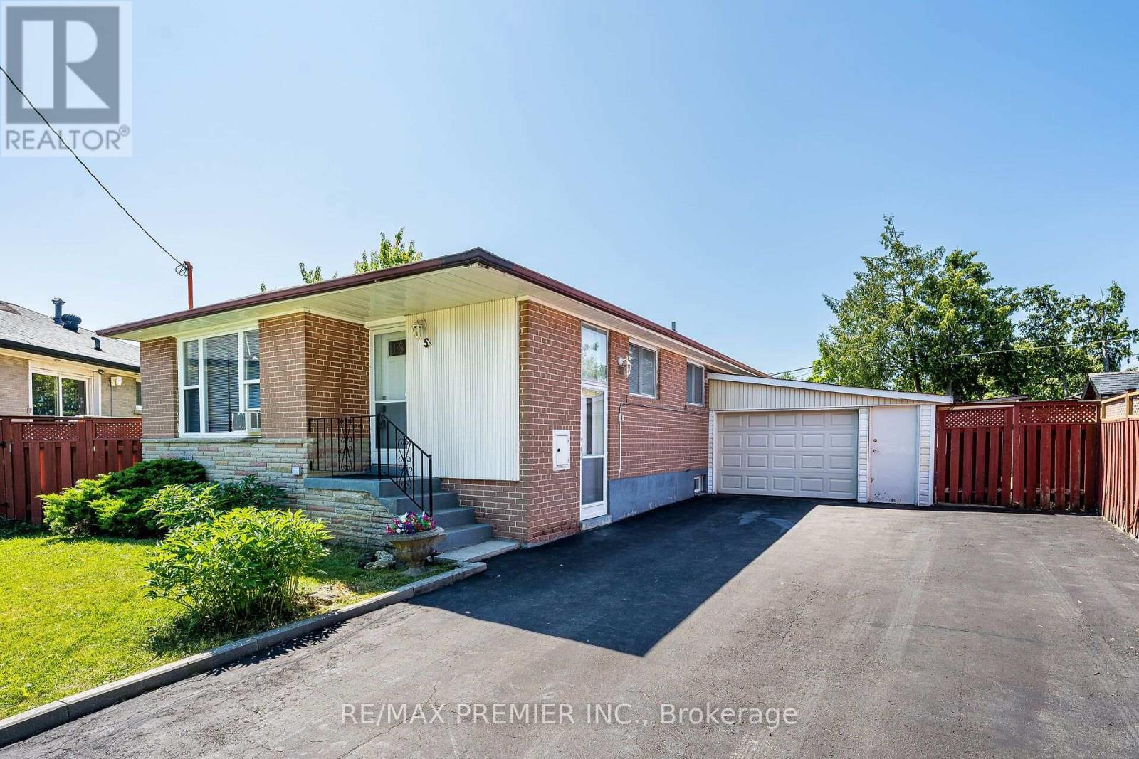 5 VALOIS COURT - 2