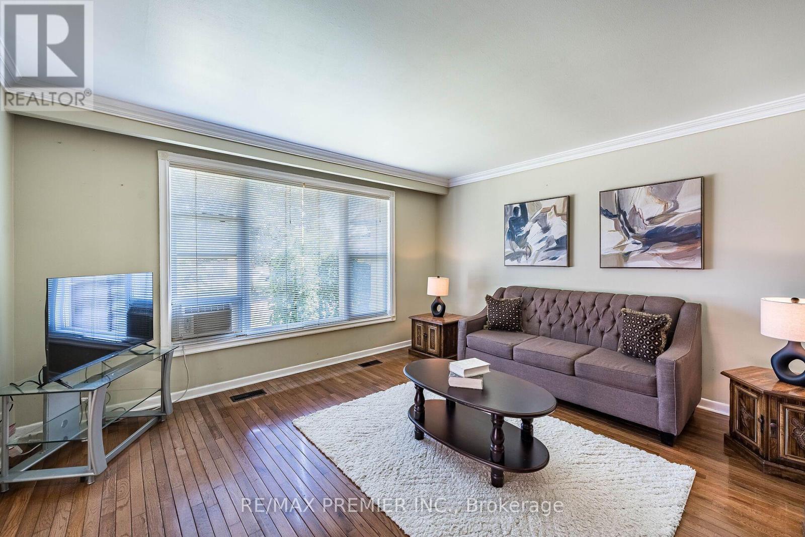 5 VALOIS COURT - 3