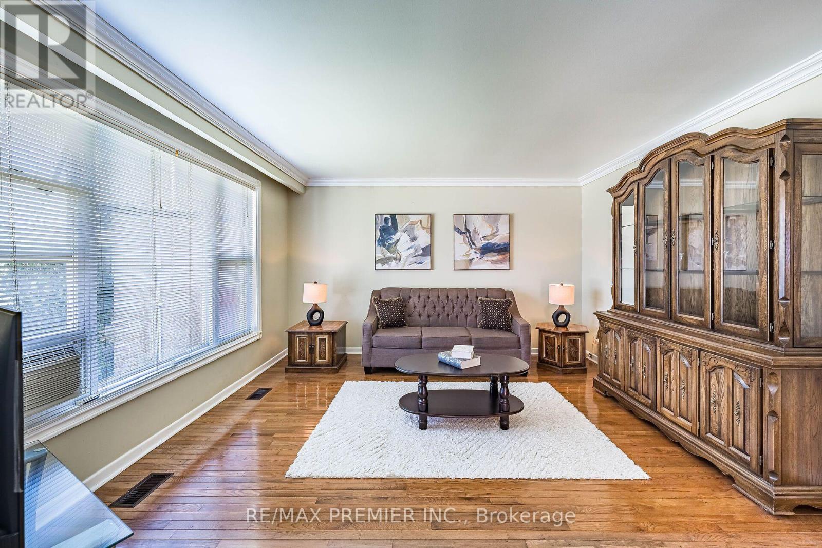 5 VALOIS COURT - 4