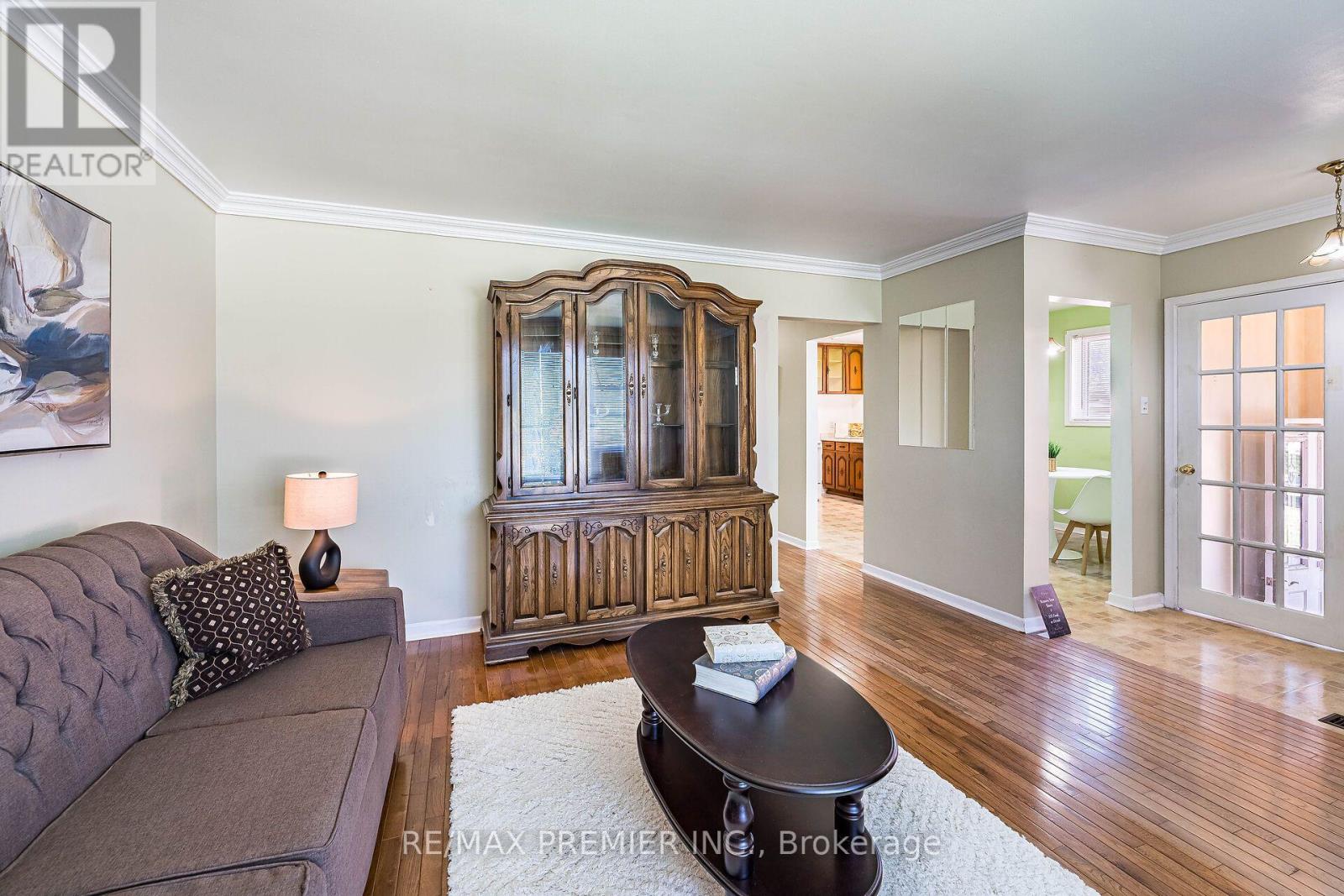5 VALOIS COURT - 5